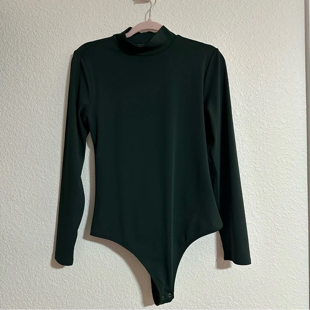 Express Body Contour Green Cut-Out Back Long Sleeve Mock Neck Bodysuit Size L - Picture 1 of 4